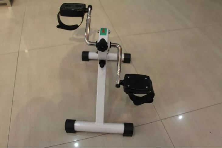 Exercício de Pedal de Equipamento de Terapia de Reabilitação